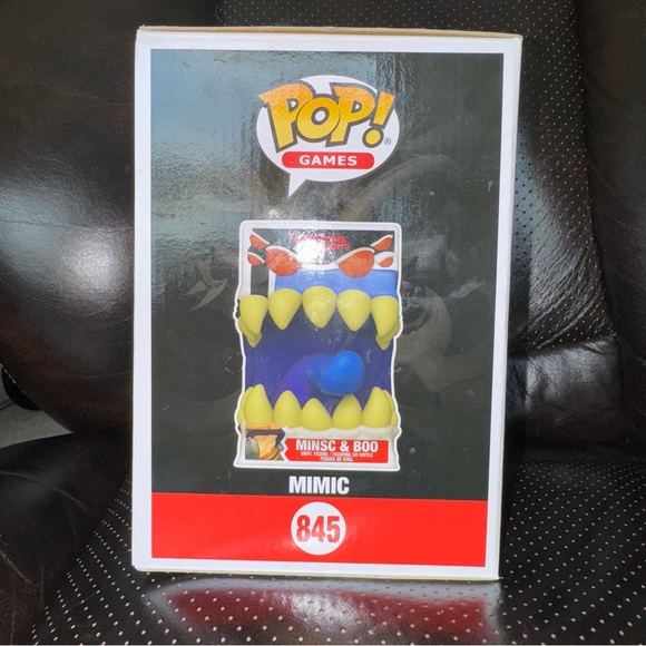 Gamestop Exclusive Funko POP! and Die: Dungeons and Dragons Mimic 6-inch D20 - Picture 6 of 9
